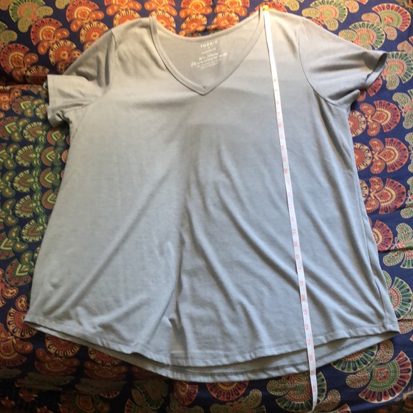 NWOT Torrid Size 2 Classic V Neck Tees - Picture 3 of 11